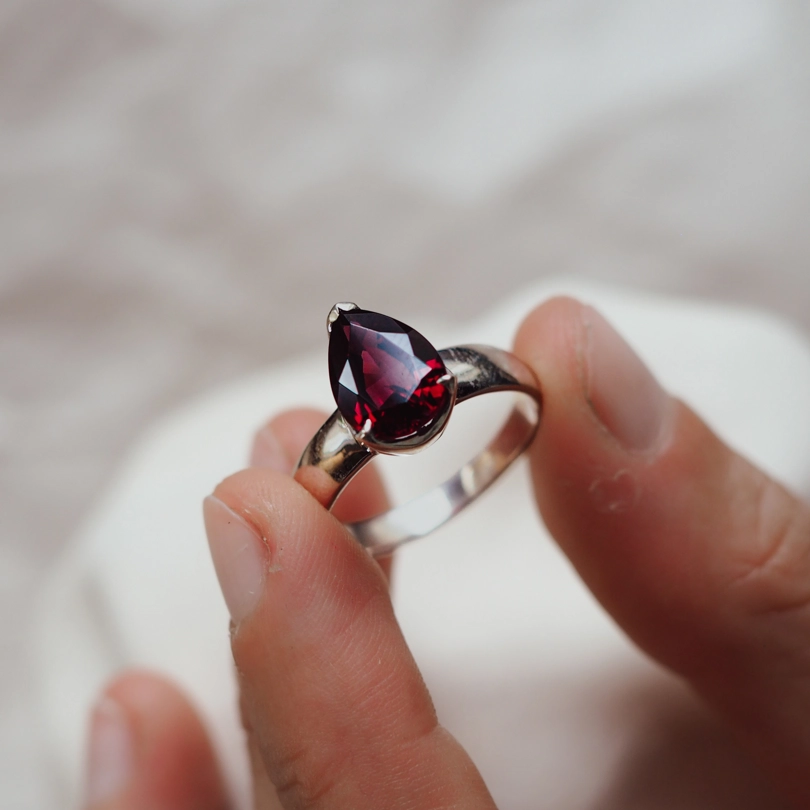 anello Granato
